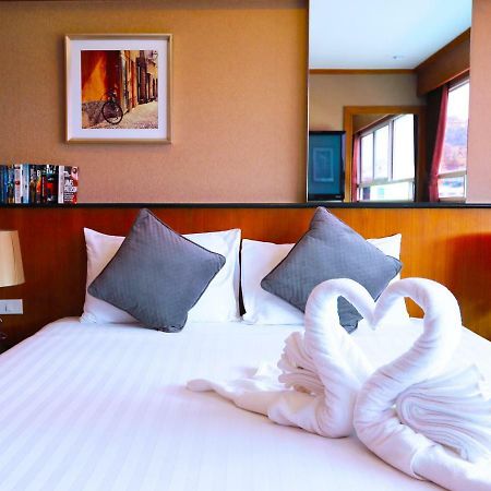 Alexander Hotel Patong Luaran gambar