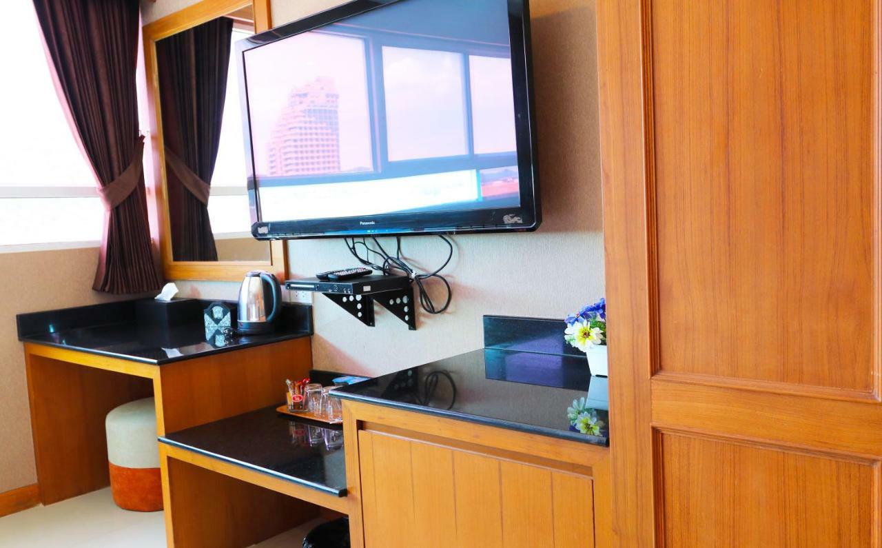 Alexander Hotel Patong Luaran gambar