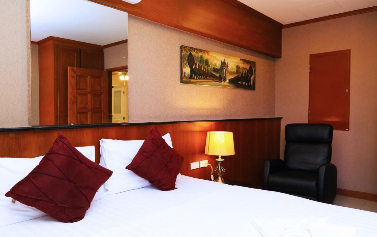Alexander Hotel Patong Luaran gambar
