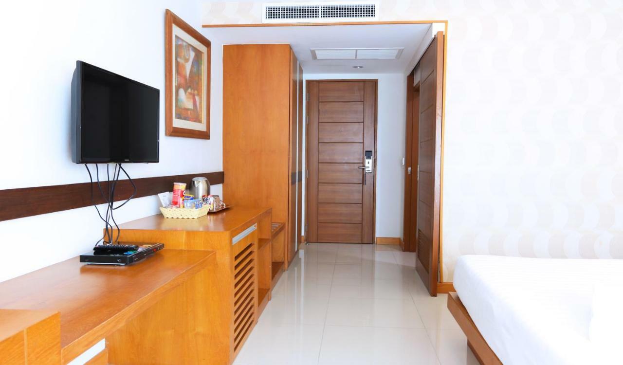 Alexander Hotel Patong Luaran gambar